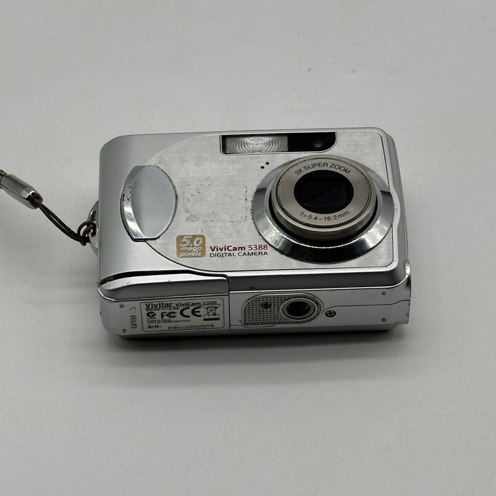 Vivitar Vivicam 5388 5MP Digital Camera Silver 3x‎ Zoom for parts